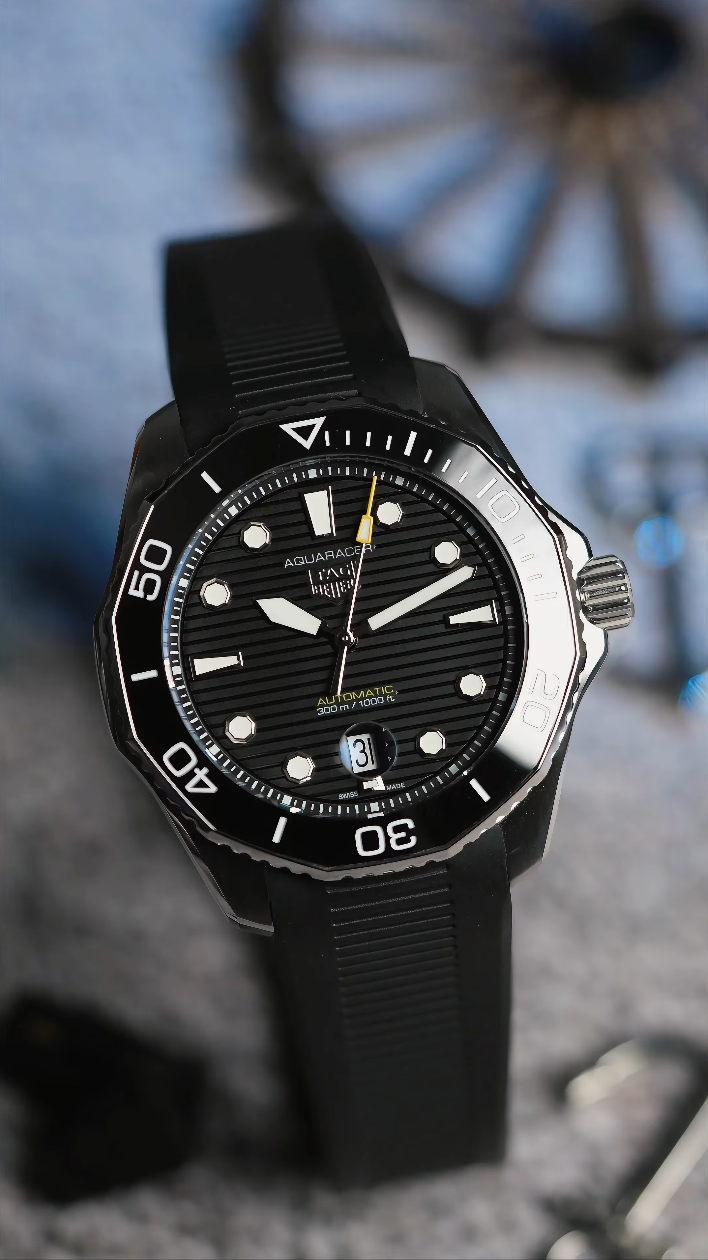 Aquaracer pada rubber strap hitam