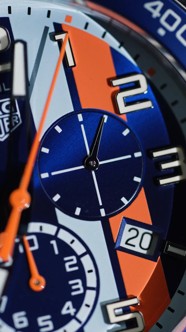 Detail garis Gulf pada dial