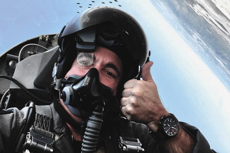 8 Jam Tangan Pilot Terbaik: Panduan Lengkap untuk Para Penerbang dan Pecinta Horologi