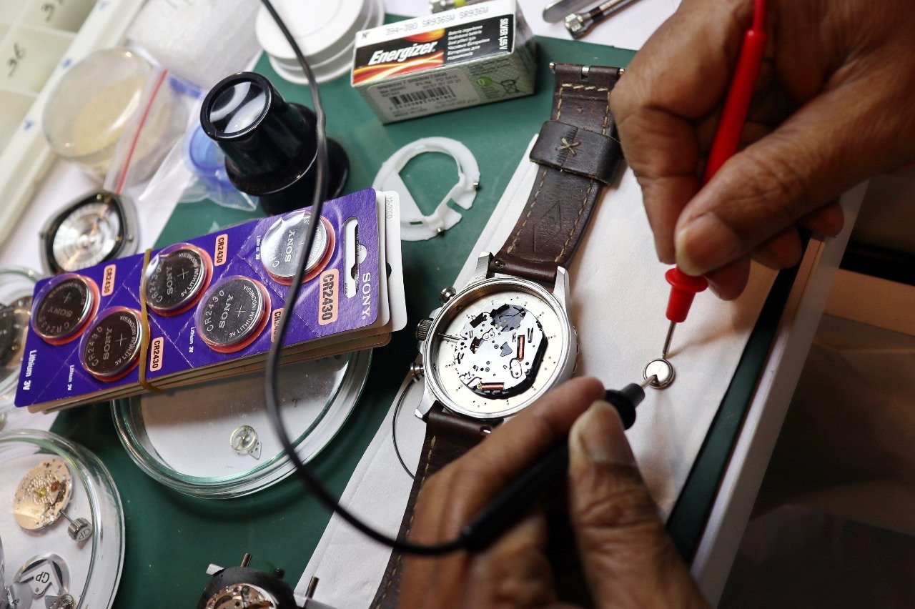 Bagaimana Cara Mengetahui Ukuran Baterai Jam Tangan?