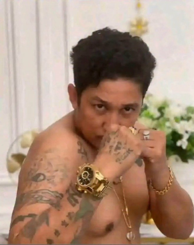 Jam Invicta Gold Firdaus Oiwobo: Antara Kilau Mewah dan Sindiran "Punya Gunung tapi Jam Tangan KW"