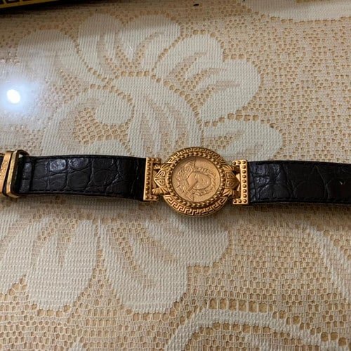 Jam Tangan Gianni Versace: Gaya Mewah dan Desain Berani dari Merek Ikonik