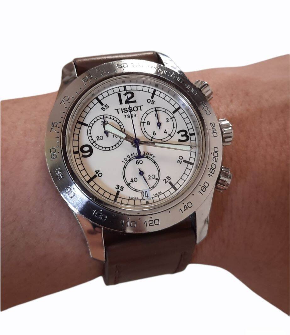 Review Jam Tangan Tissot V8: Sporty, Presisi, dan Bergaya