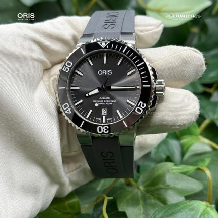 ORIS Aquis Date Black Dial Black Rubber - 01.733.7730.4134.07.4.24.64EB