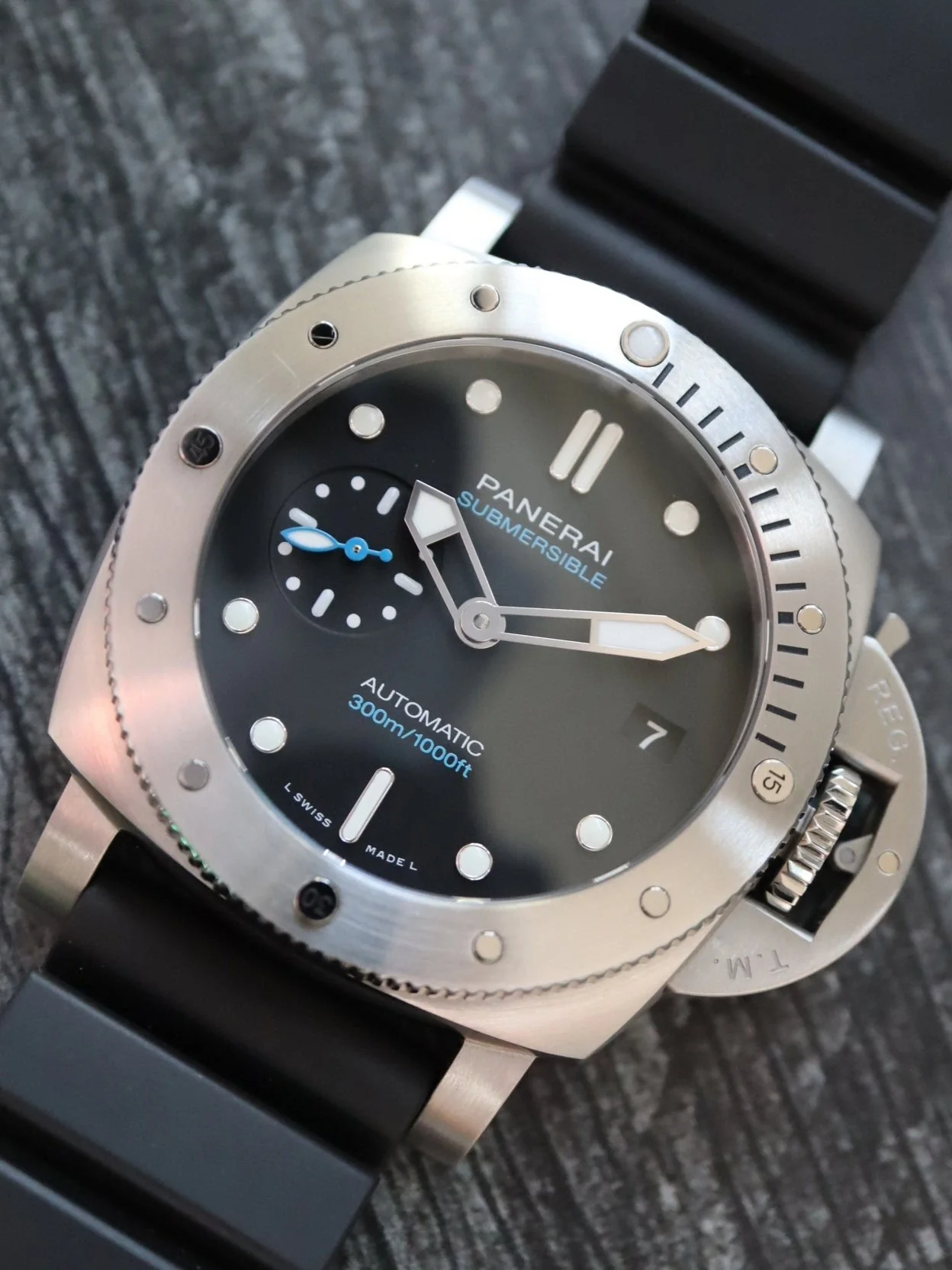 Panerai submersible pam 2973 pgj watches Panerai submersible pam 2973